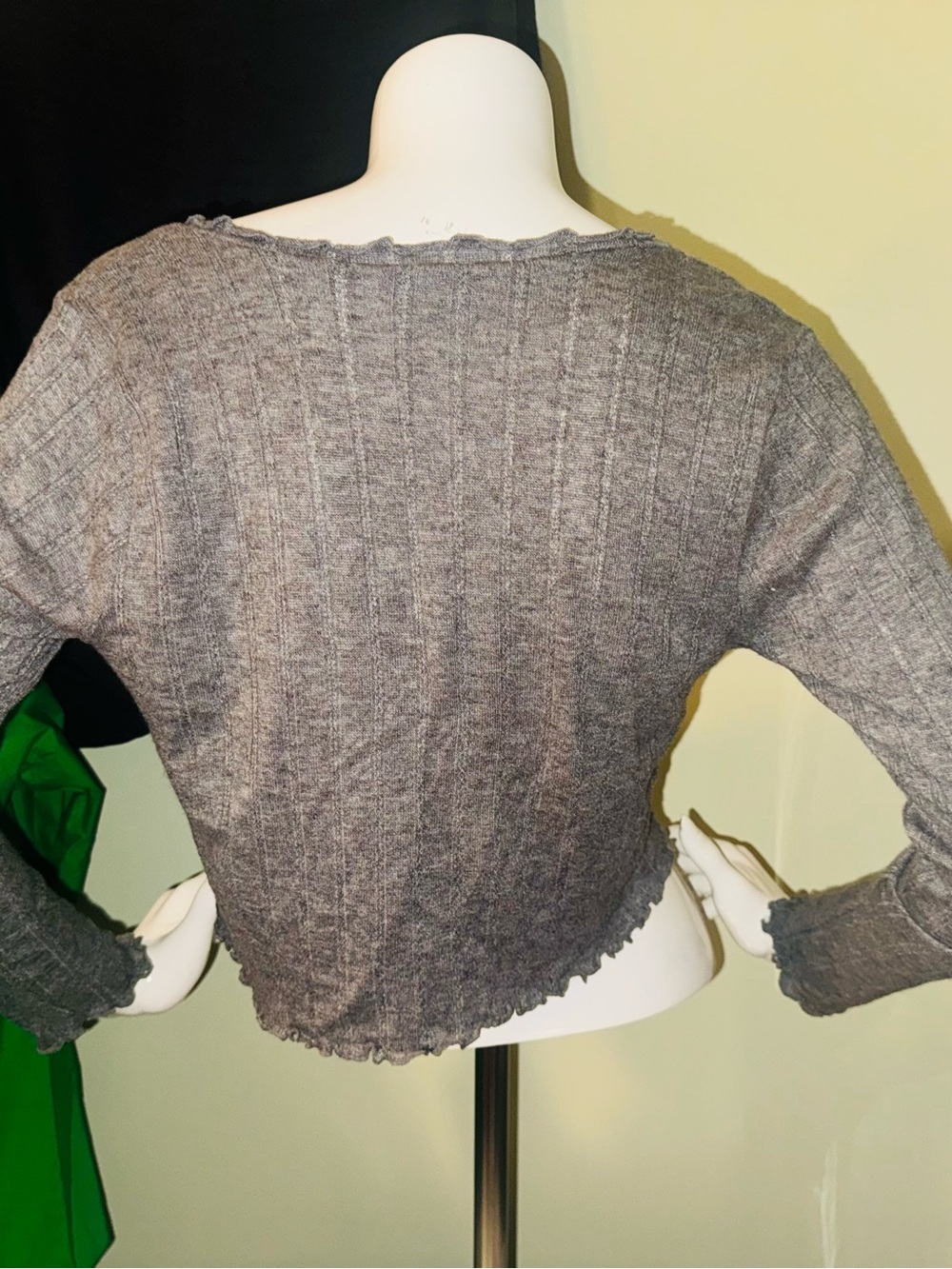 👑 Size Xsmall gaze Light Gray Ribbed Tie-Front Crop Top - Picture 9 of 10